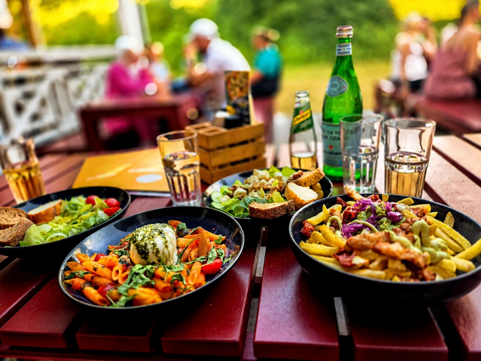 Gedeckter Tisch – Genuss in guter Gesellschaft